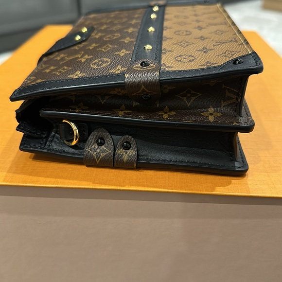 LOUIS VUITTON Reverse Monogram Trunk - Picture 5 of 8